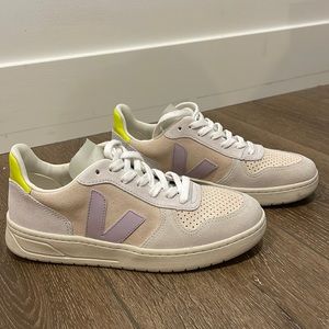 VEJA light purple and neon sneaker